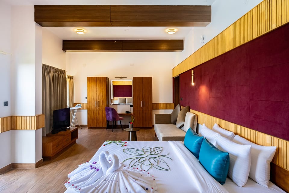 Suite | Memory foam beds, minibar, in-room safe, desk