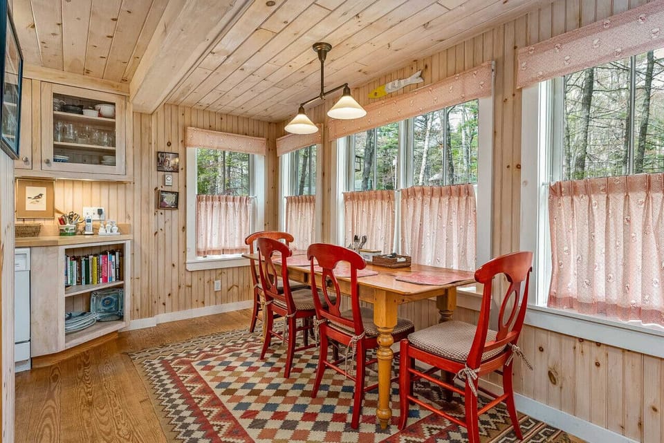 Kitchen area with a breakfast table