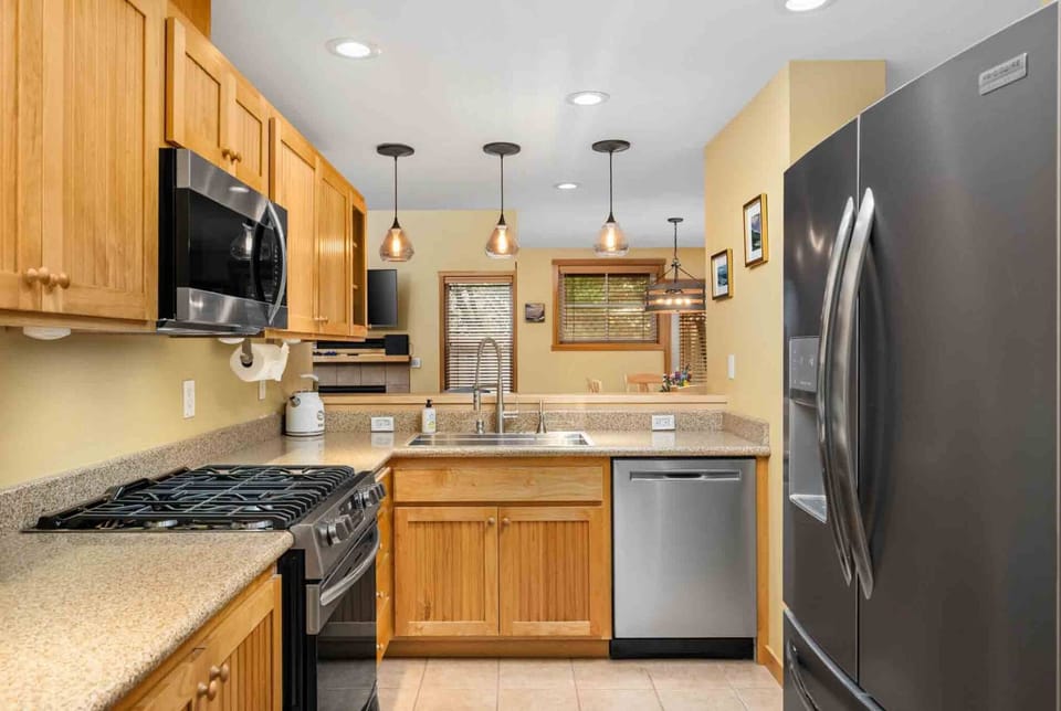 Cook delicious meals for breakfast, lunch, and dinner in this fully equipped kitchen. We suggest grabbing some seafood from a local market.