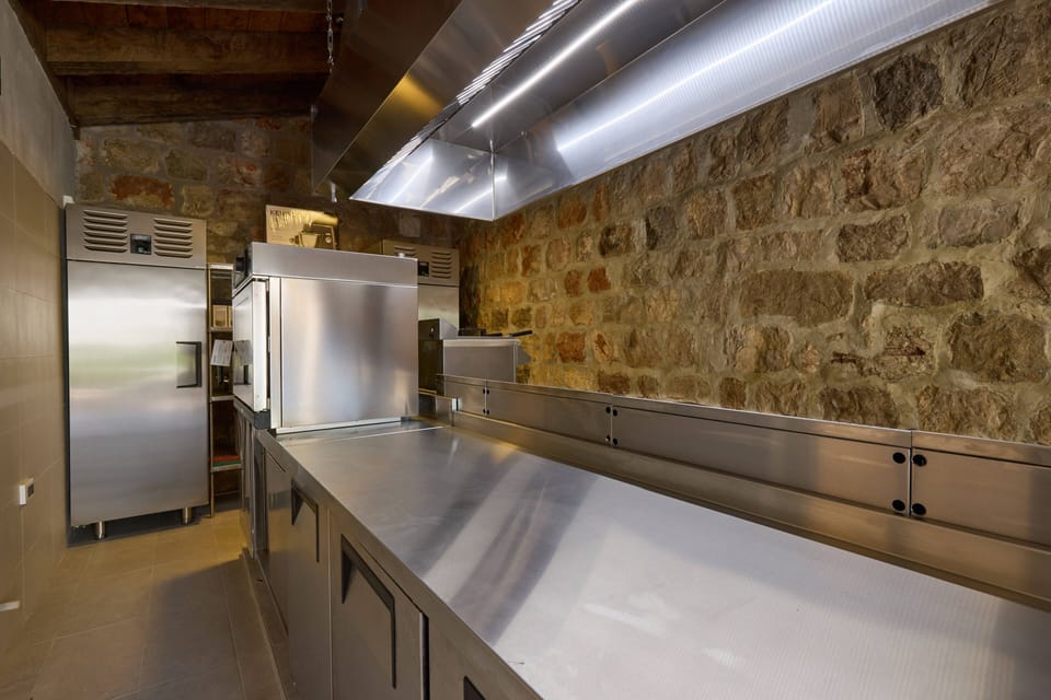 Chef’s kitchen for unforgettable dining experiences.