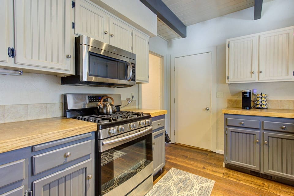 "We had a wonderful relaxing time with extended family. The place was spacious, clean, and well furnished." - Rikki