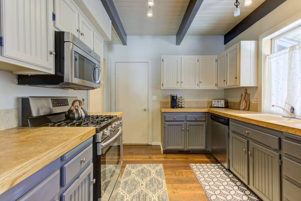 Cook a delicious meal in this fabulous kitchen.