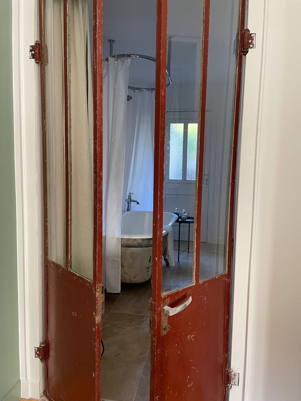 Comfort Double Room | Bathroom | Shower, rainfall showerhead, free toiletries, hair dryer