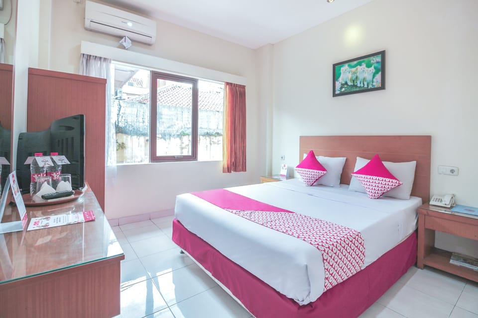 Standard Double Room | Laptop workspace, free WiFi, bed sheets