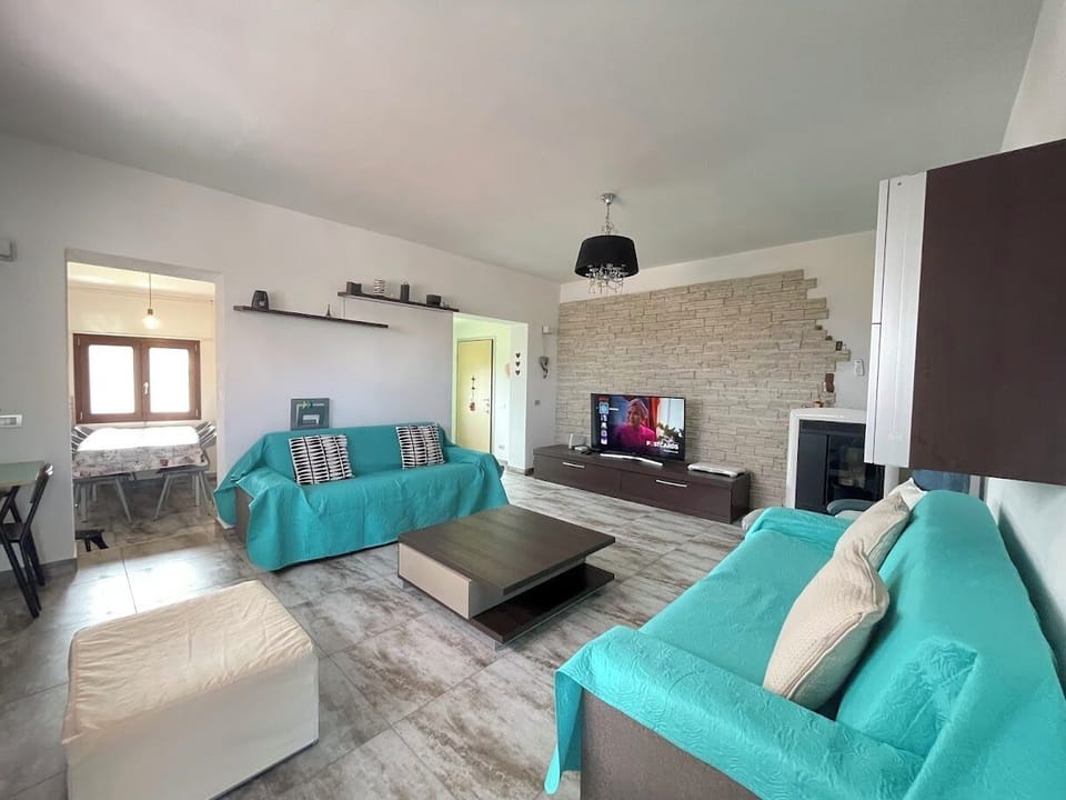 42-inch Smart TV with digital channels, Netflix, computer