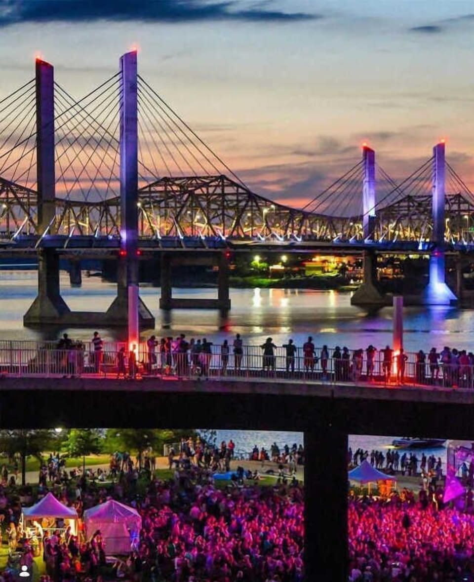 •Unbeatable location on Whiskey Row & Bourbon Tours!
•Walk everywhere – restaurants, distilleries, museums.
•Downtown Louisville at Your Doorstep
