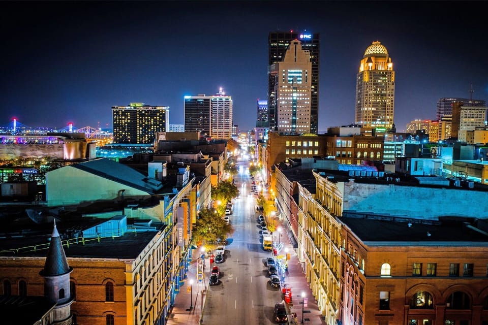 •Unbeatable location on Whiskey Row & Bourbon Tours!
•Walk everywhere – restaurants, distilleries, museums.
•Downtown Louisville at Your Doorstep
