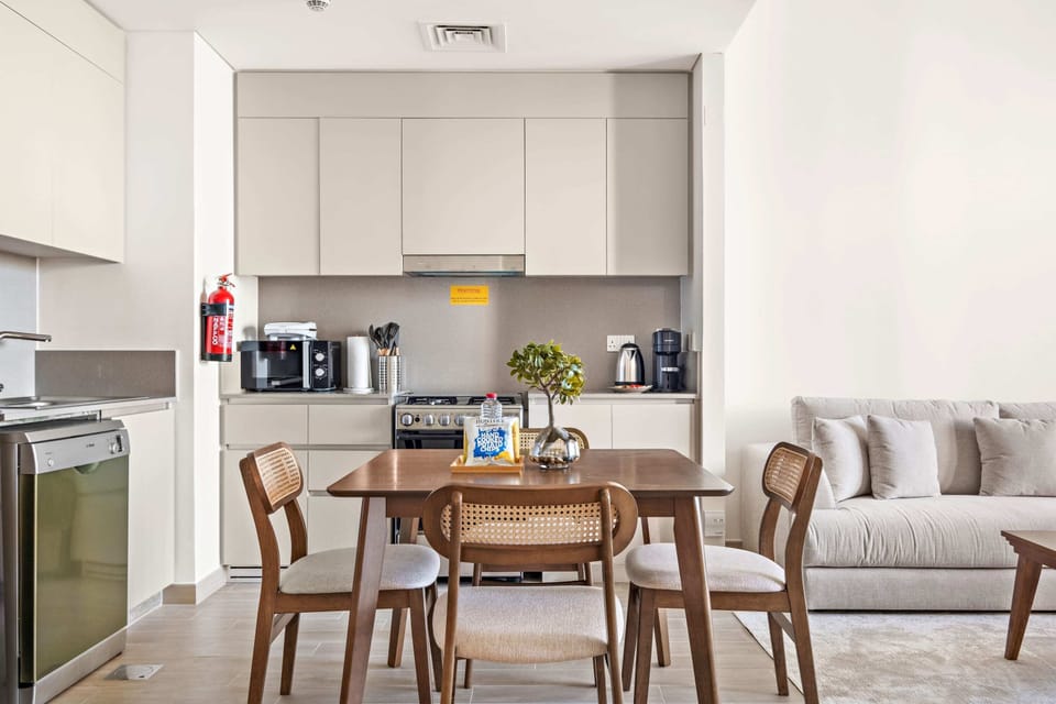 City Apartment | In-room dining