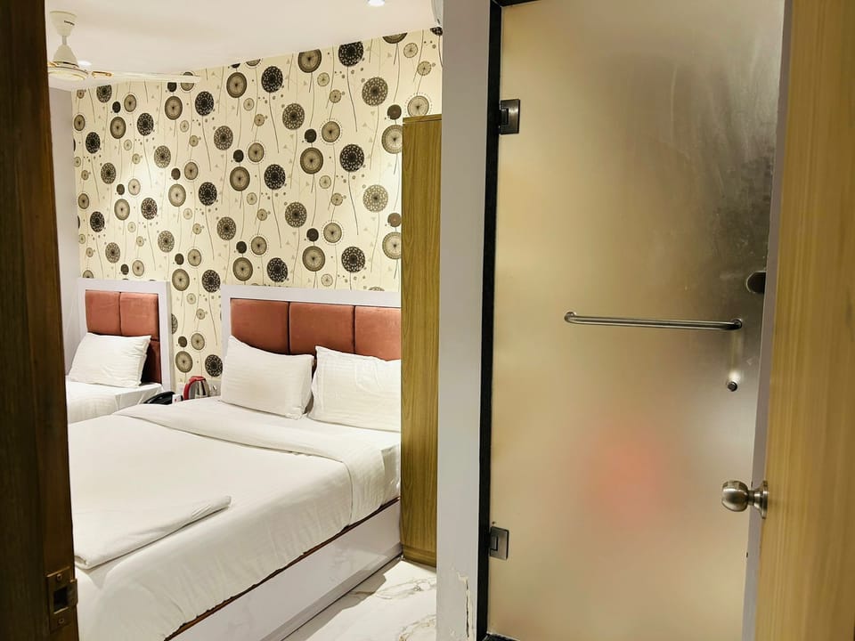 Traditional Triple Room | Free WiFi
