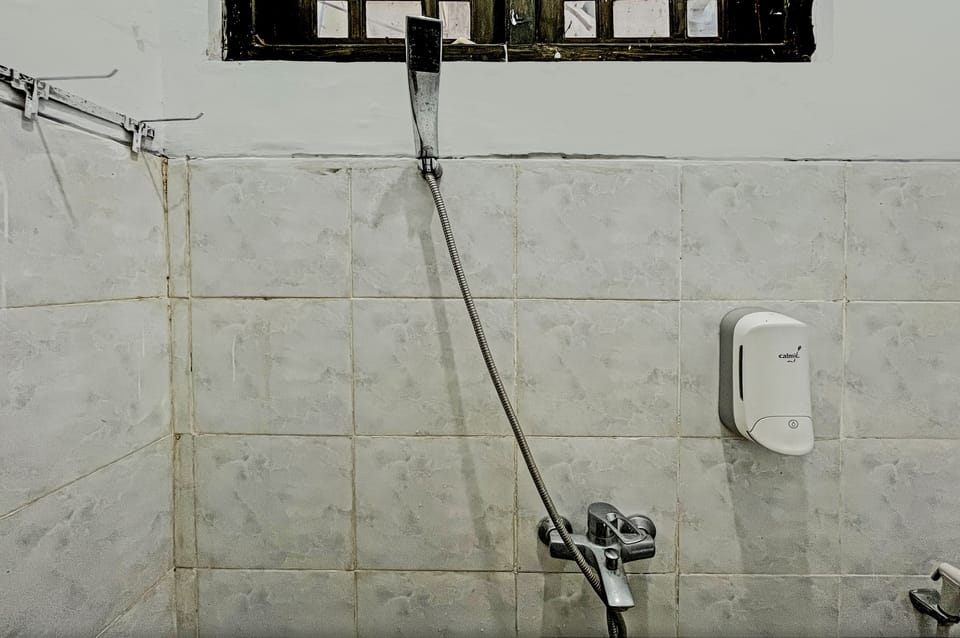 Shower, towels