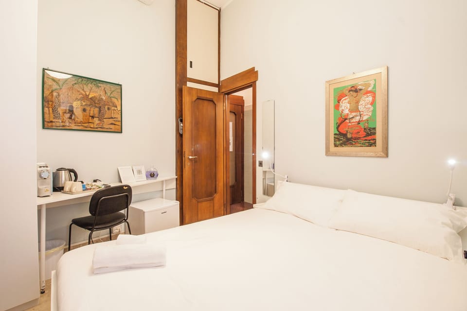 Classic Double Room | In-room safe, desk, laptop workspace, WiFi (free)