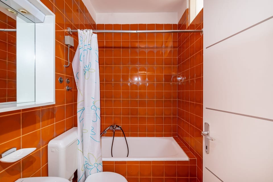 Room, 1 Bedroom, Balcony, Garden View | Bathroom