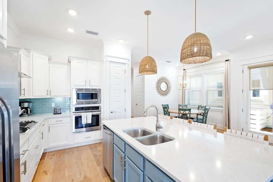 Enjoy the fully stocked gourmet kitchen!