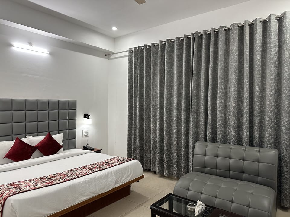 Luxury Room | 1 bedroom, blackout drapes, free WiFi, bed sheets
