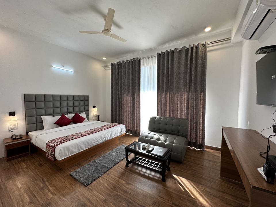 Superior Room | 1 bedroom, blackout drapes, free WiFi, bed sheets