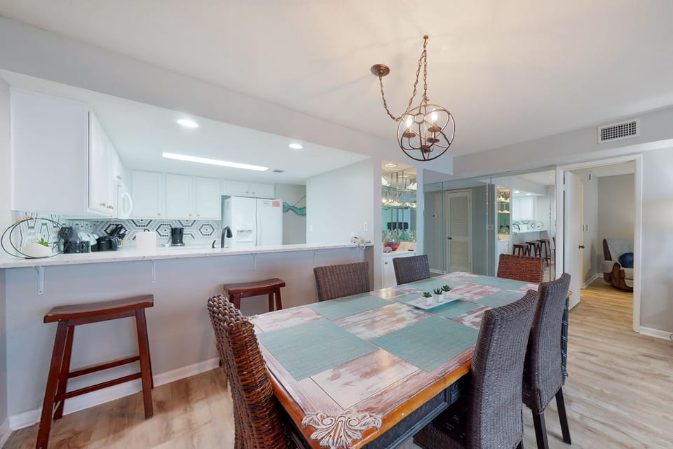 Family Condo, 3 Bedrooms, Balcony, Beach View | In-room dining