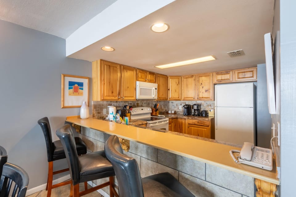 Signature Condo, 3 Bedrooms, Balcony, Beach View | Private kitchen | Fridge, microwave, oven, stovetop
