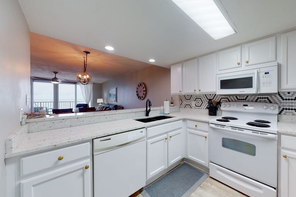 Family Condo, 3 Bedrooms, Balcony, Beach View | Private kitchen | Fridge, microwave, oven, stovetop