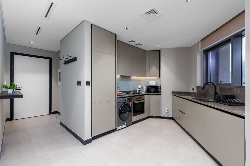 Exclusive Apartment | Private kitchen | Fridge, microwave, oven, stovetop