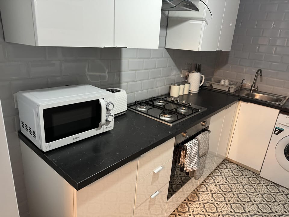 House | Private kitchen | Fridge, microwave, oven, stovetop