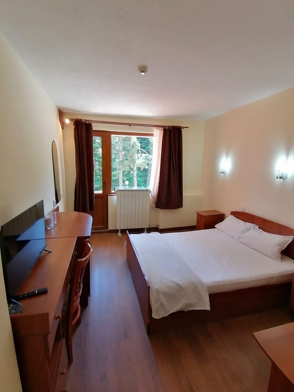 Economy Double or Twin Room | Desk, laptop workspace, free WiFi, bed sheets