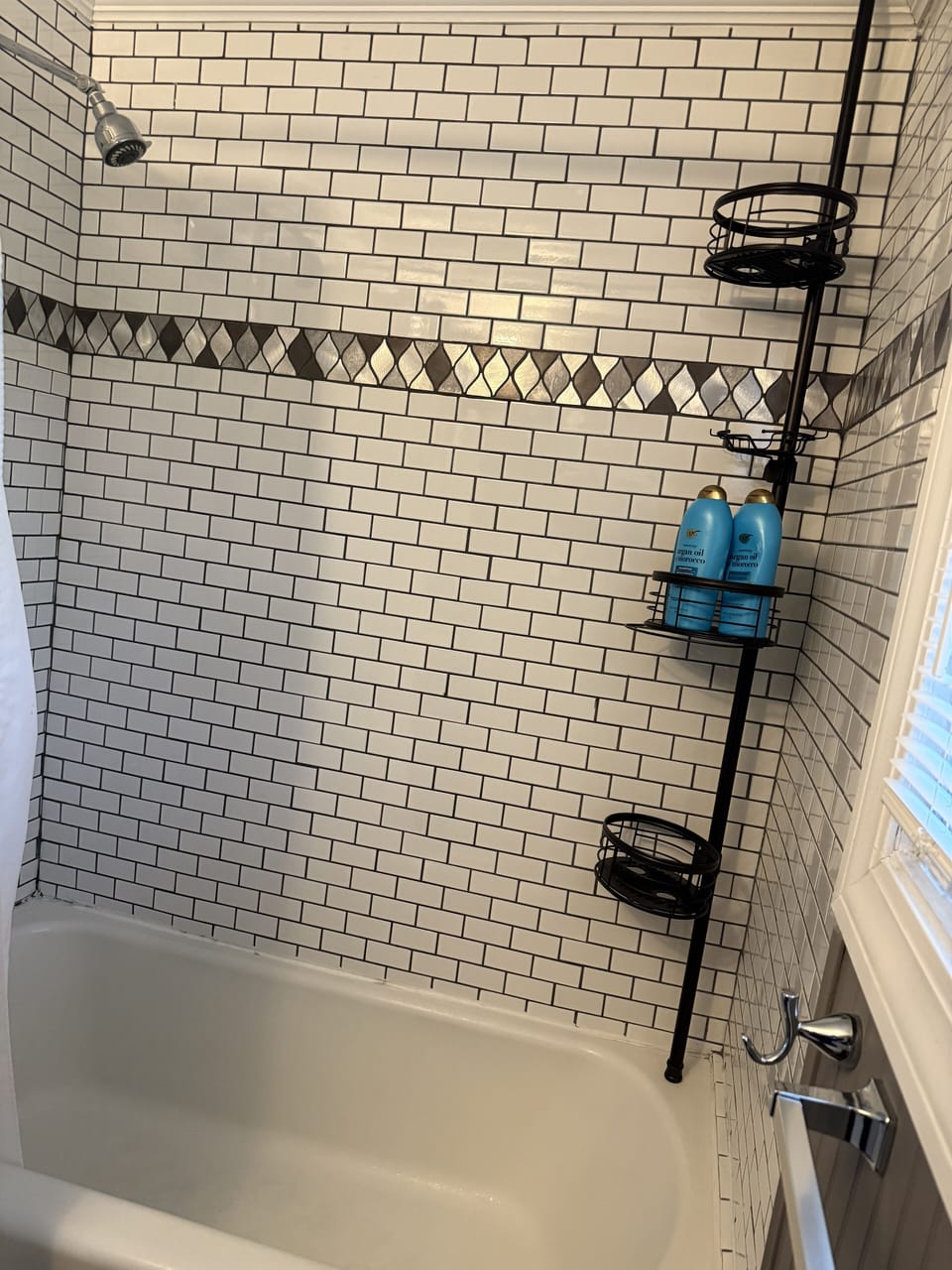 Original cast iron tub 🛀 