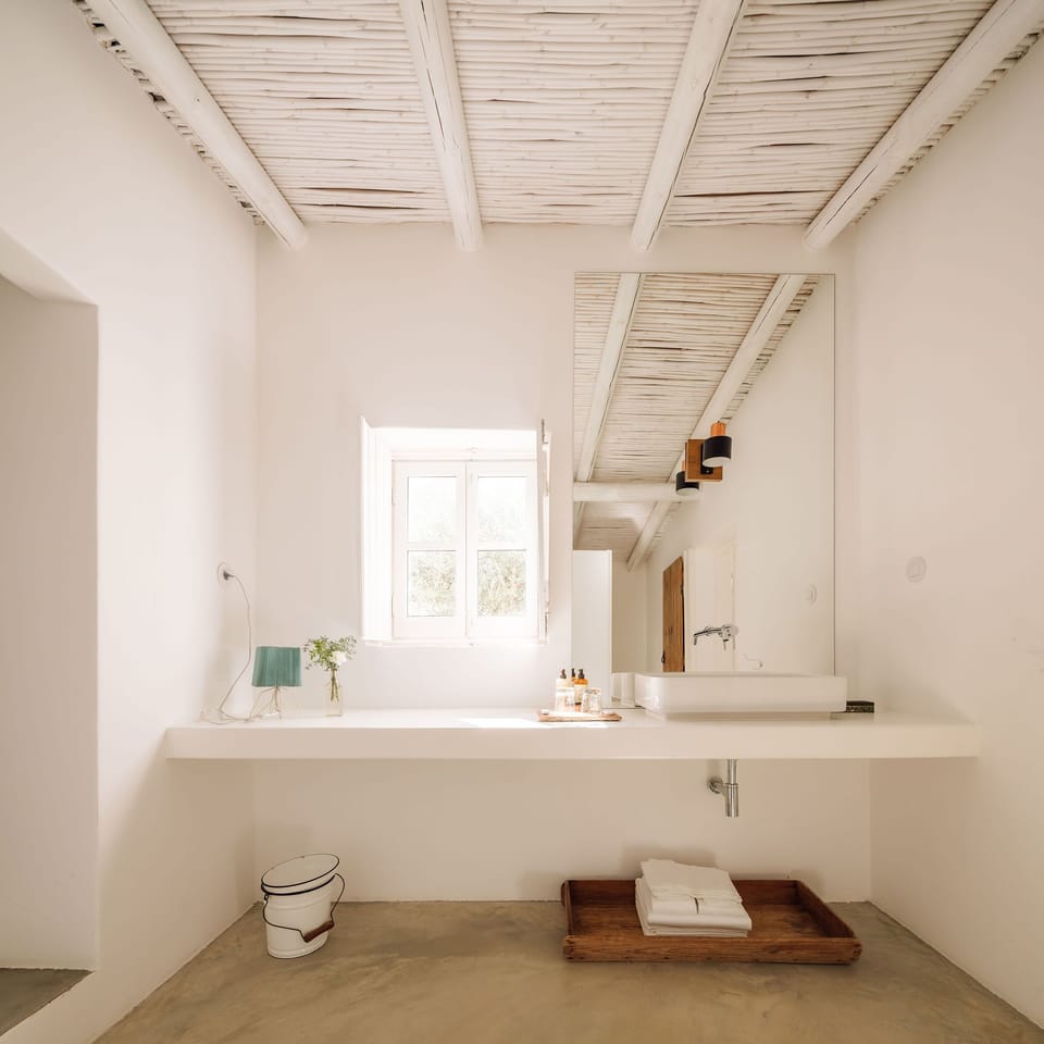 Junior Room | Bathroom | Shower, rainfall showerhead, hair dryer, slippers