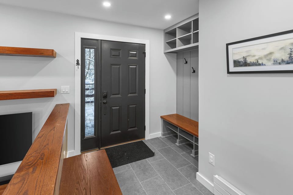 Entry with gear storage