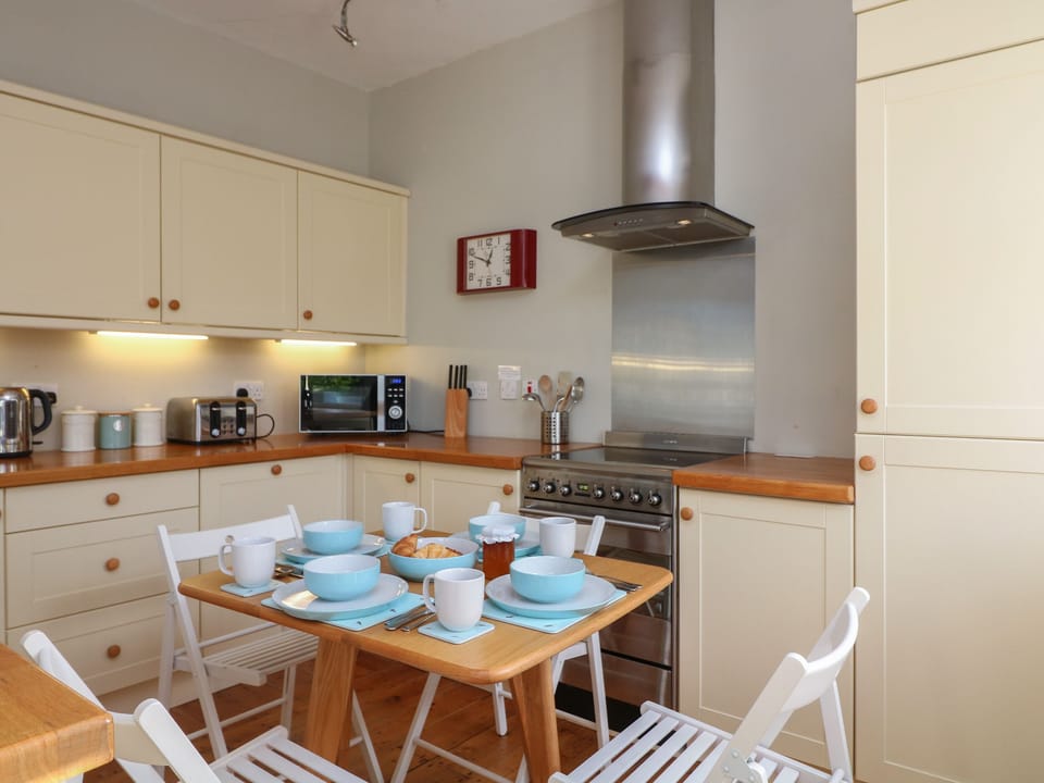 Fridge, dishwasher, cookware/dishes/utensils