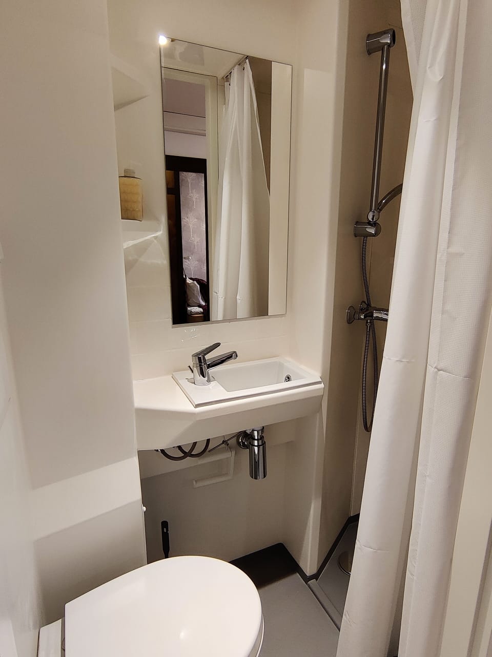 Comfort Double or Twin Room | Free WiFi, bed sheets