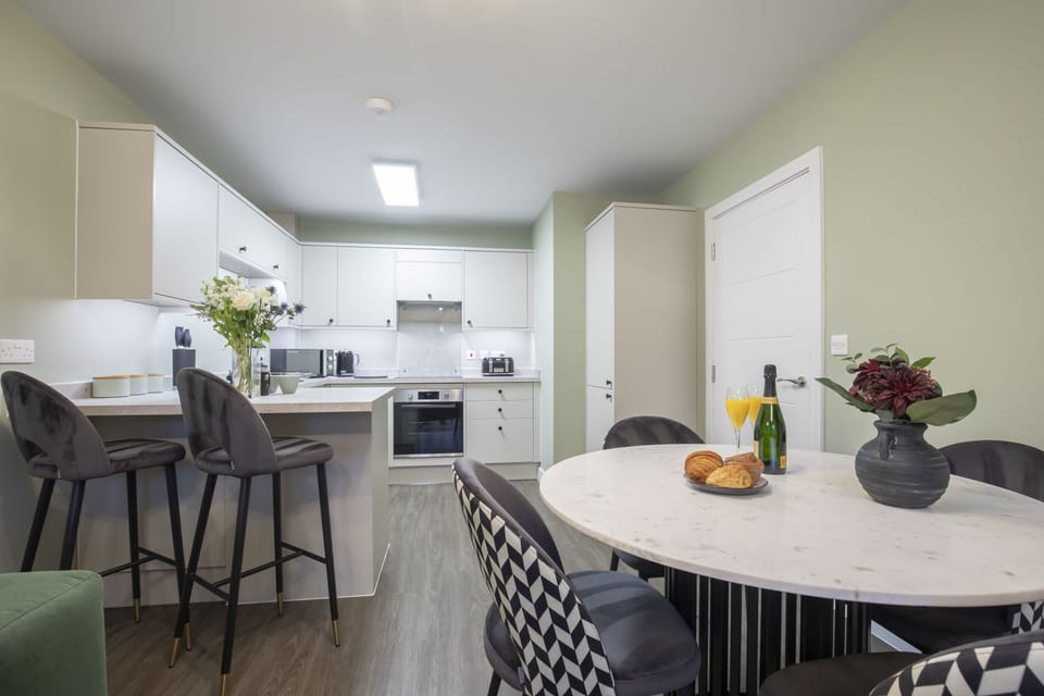 Apartment | Private kitchen | Full-size fridge, microwave, oven, stovetop