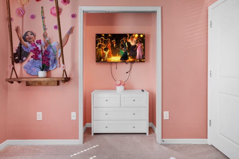 Indoors, Cabinet, Furniture, Screen, Home Decor