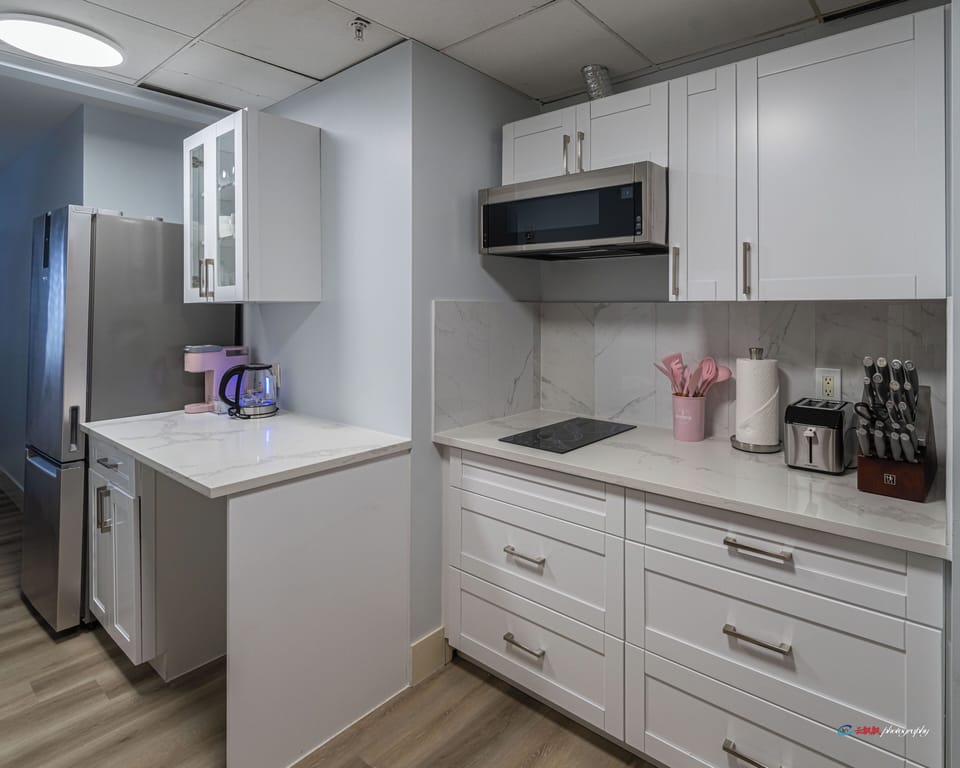 Romantic Studio | Private kitchen | Coffee/tea maker, fridge, microwave, stovetop