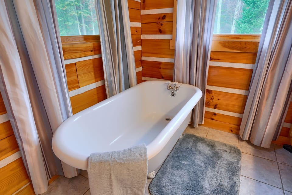 Master Soaking Tub