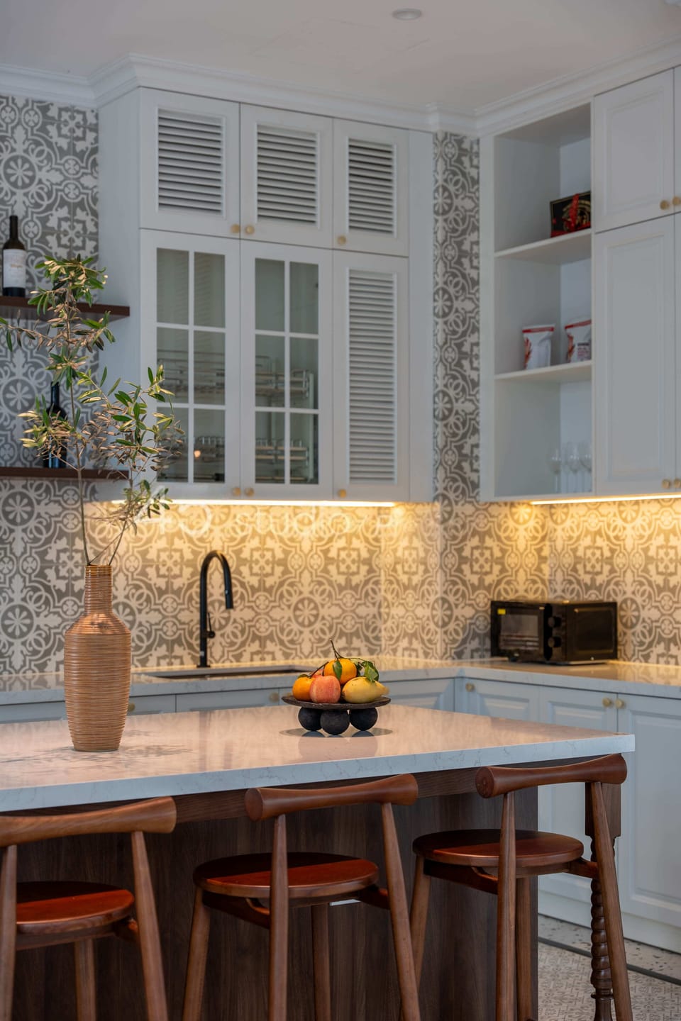 Electric kettle, dining tables