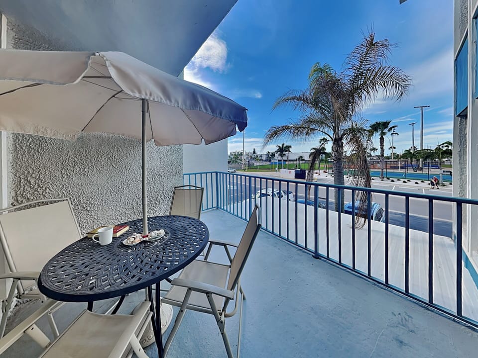 Condo (2 Bedrooms) | Property amenity