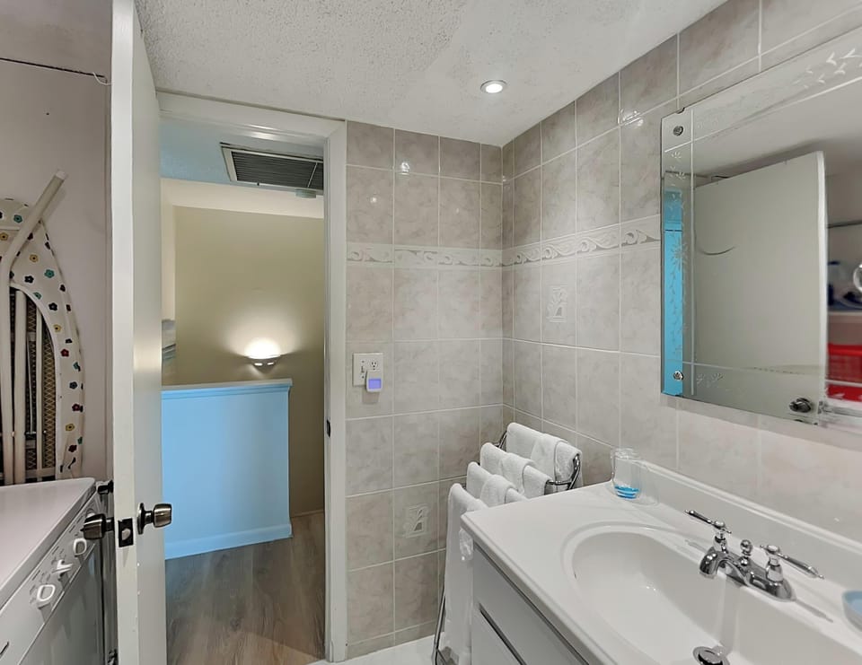 Madeira Beach Yacht Club 247F by Distinctive Beach Rentals Apartment in Madeira Beach