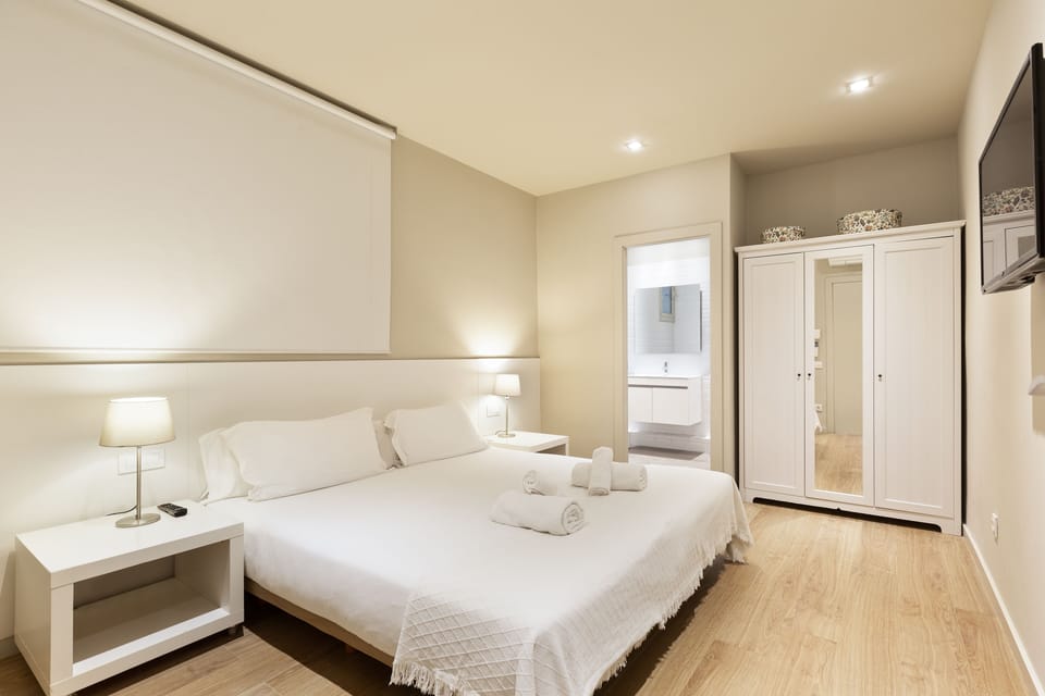 Double Room | In-room safe, laptop workspace, free WiFi, bed sheets