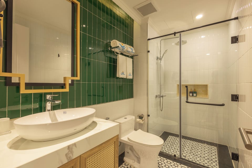 Premium bedding, free minibar, in-room safe, blackout drapes