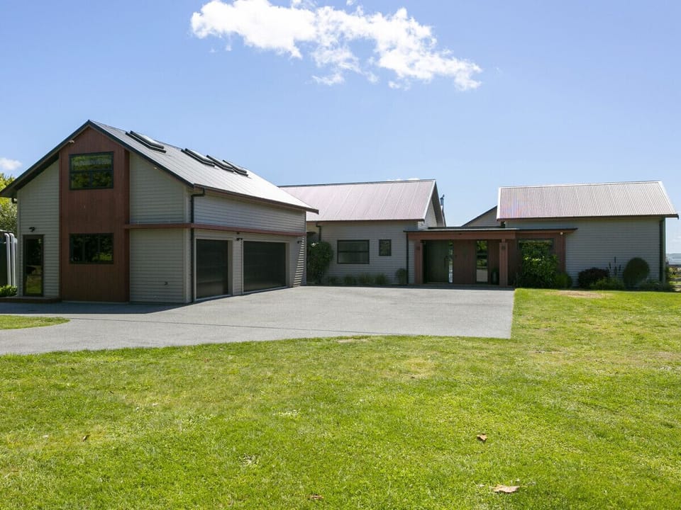 Nestled in the tranquil countryside of Taupo, just a brief 5-minute drive from the lake and 10-15 minutes from the heart of town.