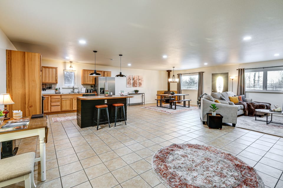 Interior | Open Floor Plan | Free WiFi