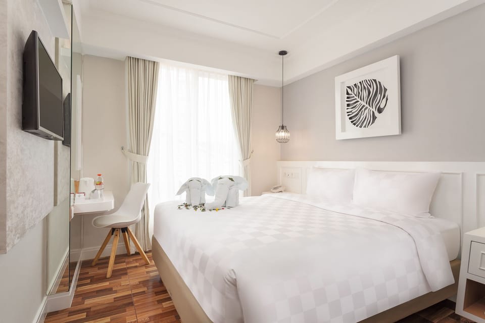 Deluxe Room, 1 Bedroom | Minibar, in-room safe, desk, free WiFi