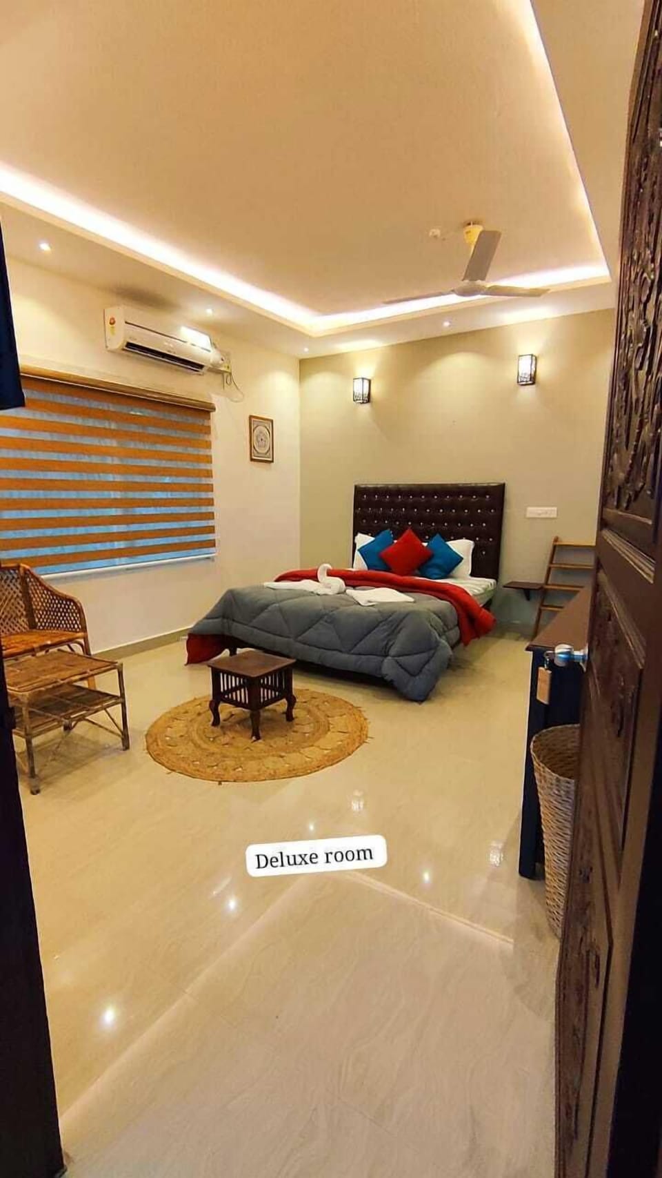 WiFi (free), bed sheets