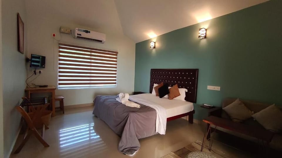 WiFi (free), bed sheets