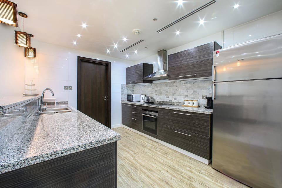 Stunning, Spacious 3 BR + Maids Room, Dubai Marina (44)
