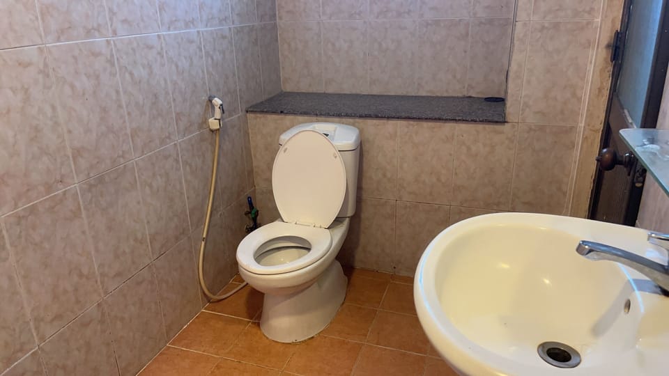 Standard Room | Bathroom