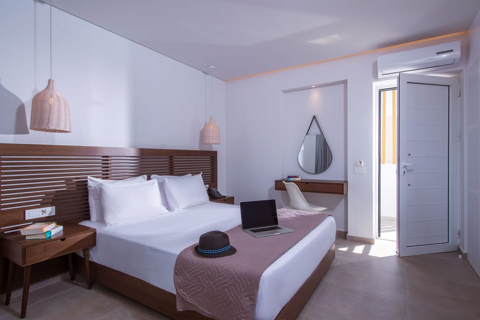 Superior Double Room | In-room safe, desk, iron/ironing board, free WiFi