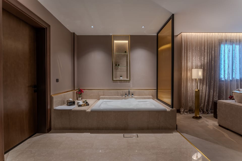 Royal Suite | 1 bedroom, premium bedding, down comforters, memory foam beds