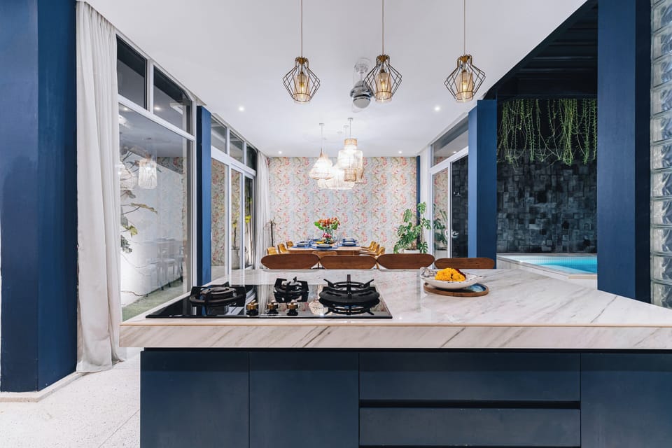 Premium Room | Private kitchen | Fridge, microwave, stovetop, coffee/tea maker