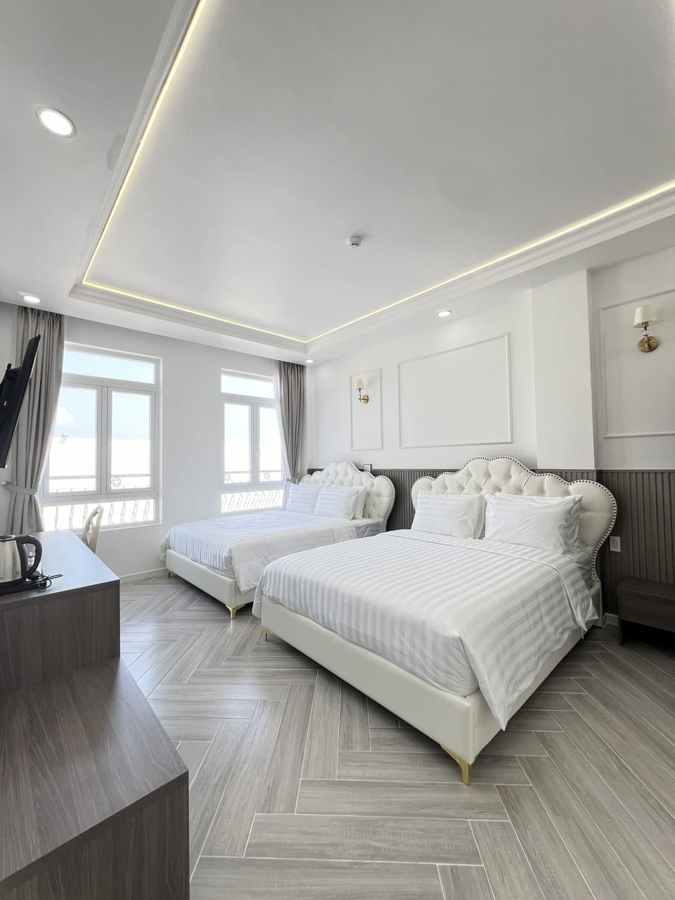 Deluxe Quadruple Room | Premium bedding, minibar, individually decorated, individually furnished